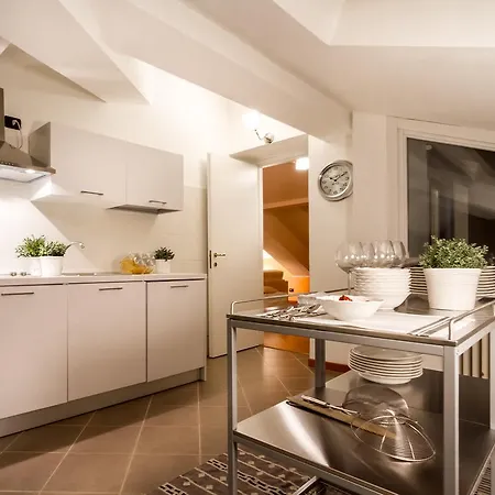 Dante - Bymyhomeincomo Côme